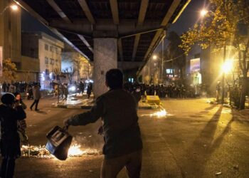 Iranin mielenosoitukset käynnistyivät sen jälkeen kun Iran myönsi ampuneensa vahingossa alas ukrainalaisen matkustajakoneen lähellä Teheranin.