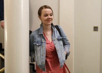 – Tuon kaltainen päätös on tietenkin sellainen, jonka jokainen viime kädessä joutuu yksin tekemään, kommentoi Li Andersson valtiovarainministeri Katri Kulmunin perjantaista eroa.