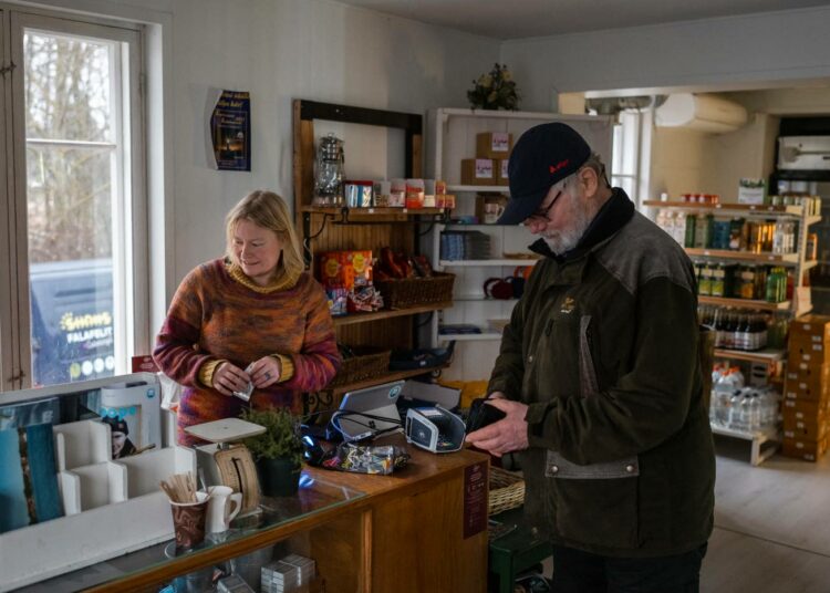 Lotta Laaksosen kauppa on Nötön satamassa.