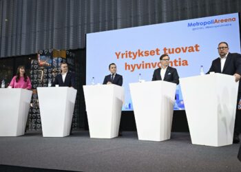 Eveliina Heinäluoma (sd.), Atte Harjanne (vihr.), Wille Rydman (ps.), Daniel Sazonov (kok.) ja Paavo Arhinmäki (vas.) ovat pormestariehdokkaina Helsingissä. Tässä he ovat kokoontuneena Helsingin seudun kauppakamarin pormestaritenttiin viime viikollaTriplassa.