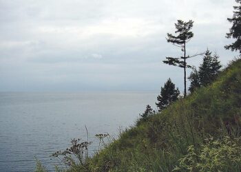 Jylhänkaunis Baikaljärvi kuuluu Unescon maailmanperintöluetteloon. Se on maailman syvin järvi.