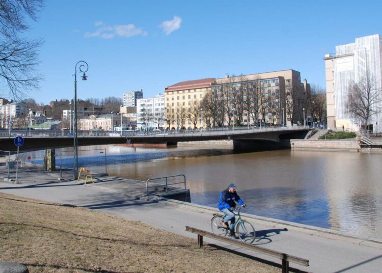Turun valtuusto päättää uuden sillan rakentamisesta tai nykyisen Myllysillan korjaamisesta.