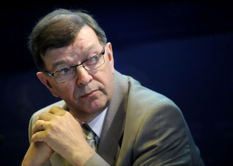 Paavo Väyrynen.