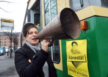 Kaikki kyytiin ja ennakkoäänestämään, kehottaa Silvia Modig.