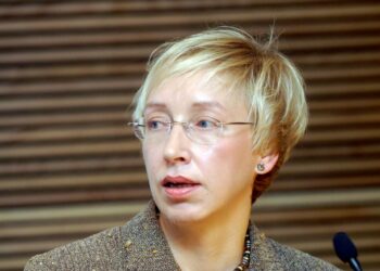 Lapsiasiavaltuutettu Maria Kaisa Aula pitää tärkeänä, että hallitus haluaa lisätä vanhempien parisuhdeneuvontaa.
