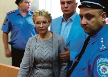 Julia Timoshenkolle vaaditaan seitsemän vuoden vankeutta ”valtuuksien ylittämisestä”.