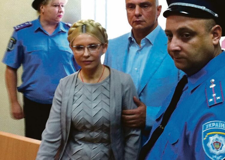 Julia Timoshenkolle vaaditaan seitsemän vuoden vankeutta ”valtuuksien ylittämisestä”.