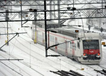 Valtionyhtiöiden edustajien mukaan ikävät uutiset vääristävät valtionyhtiöiden julkikuvaa. Esimerkiksi junaliikenteen ongelmat ovat olleet esillä julkisuudessa.