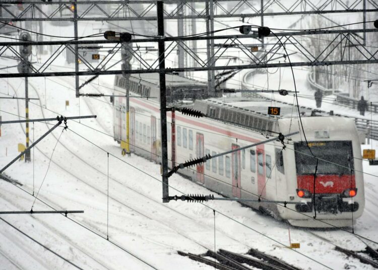 Valtionyhtiöiden edustajien mukaan ikävät uutiset vääristävät valtionyhtiöiden julkikuvaa. Esimerkiksi junaliikenteen ongelmat ovat olleet esillä julkisuudessa.