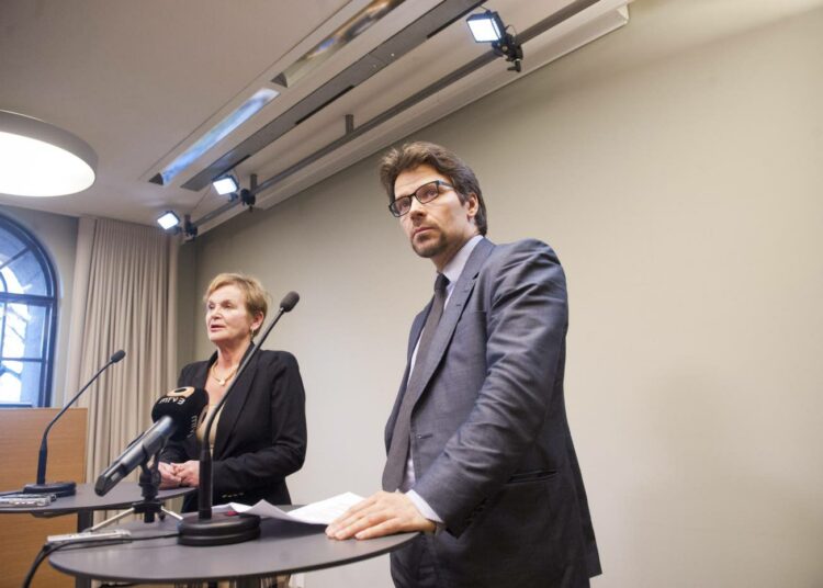 Ympäristöministeri Ville Niinistö ja ympäristöministeriön kansliapäällikkö Hannele Pokka pitivät tiedotustilaisuuden Talvivaarasta keskiviikkona.