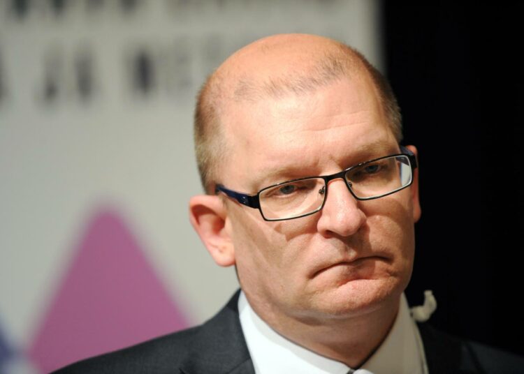 Metalliliiton puheenjohtaja Riku Aalto syyttää Suomen hallitusta kyvyttömyydestä tehdä päätöksiä.