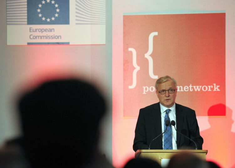 EU:n komission raportissa komissaari Olli Rehnin ajamat toimet näyttäytyvät kielteisessä valossa.