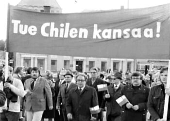 Poliittinen vastakkainasettelu kärjistyi 70-luvulla. Kuva Chilen vallankaappauksen vuosipäivän mielenosoituksesta.