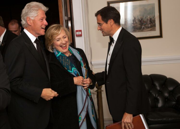 Bill ja Hillary Clinton viime lokakuussa otetussa kuvassa.