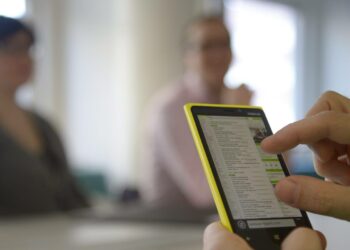 Selvityksen mukaan 19 prosenttia suomalaisten älypuhelinten rikkoutumisista tapahtuu pihalla tai pihatiellä.
