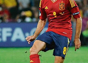 Xavi päätti tienata vielä öljyrahoja ennen kuin ripustaa nappulakengät lopullisesti naulaan.