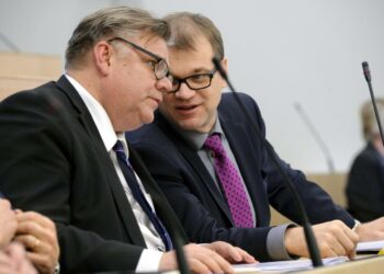 Sekä keskusta että perussuomalaiset kilvan vastustivat oppositioaikanaan kuntauudistuksia. Nyt he kilvan kehuvat pakolla runnomaansa maakuntauudistusta.