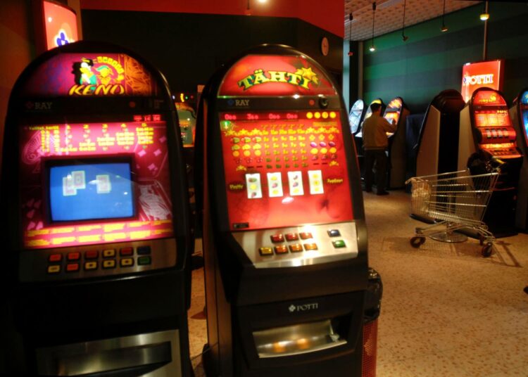 RAY:n peliautomaatit esimerkiksi kaupoissa ja kioskeissa tuottivat viime vuonna 591,2 miljoonaa euroa.