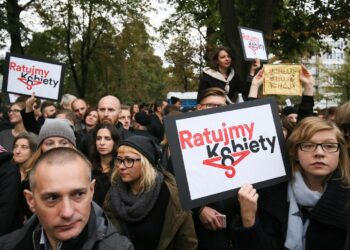 Aborttilain muuttamista vastustettiin mielenosoituksella Varsovassa myös toissa viikolla.