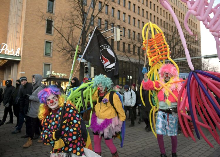 Helsinki ilman natseja -mielenosoituksen suosio yllätti järjestäjät.