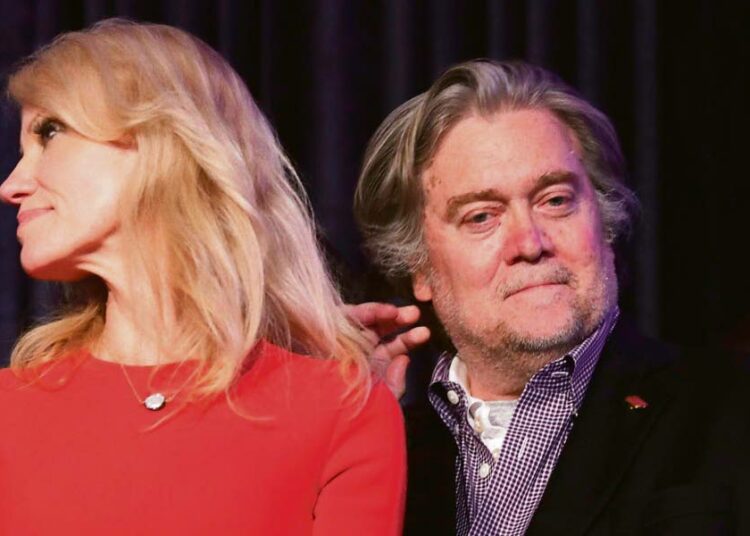 Donald Trumpin kampanjamaakarit  Kellyanne Conway ja Stephen Bannon luovat vaihtoehtoista todellisuutta.