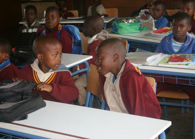 Koulutuksen laatu on niin heikkoa Afrikassa, että vain yksi oppilas kymmenestä oppii lukemaan ja laskemaan kunnolla. Kuva Swazimaan pääkaupungista Mbabanesta.