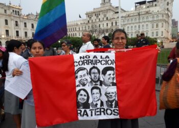 Korruptionvastainen mielenosoitus keräsi tuhansia mielenosoittajia Liman keskustaan. Isabel Ramírez tuli paikalle vastustamaan korruptiota.