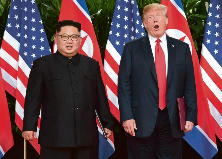 Kim Jong-un ja Donald Trump Sentosan saarella Singaporessa tiistaina.
