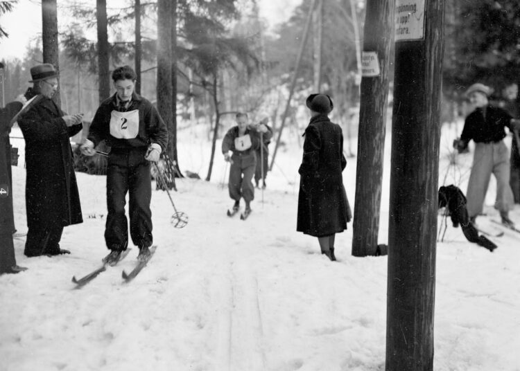 Osuustukkukaupan henkilökunnan hiihtokilpailut Helsingissä helmikuussa 1939.