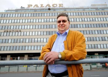 Kolmikantakonkari Lasse Laatunen kirjoitti analyysinsä Teollisuuden palkansaajien tilauksesta. EK:n entinen työmarkkinajohtaja kuvassa entisen työpaikkansa edustalla vuonna 2008.
