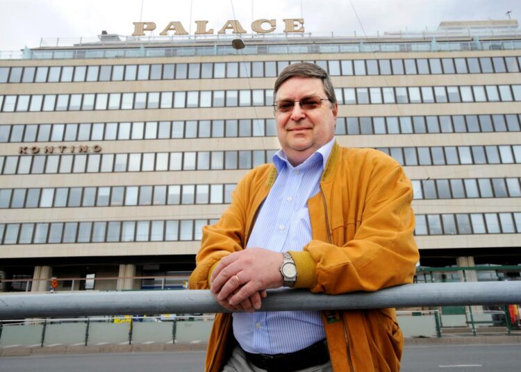 Kolmikantakonkari Lasse Laatunen kirjoitti analyysinsä Teollisuuden palkansaajien tilauksesta. EK:n entinen työmarkkinajohtaja kuvassa entisen työpaikkansa edustalla vuonna 2008.