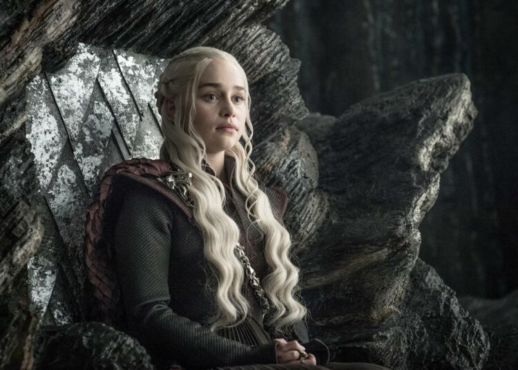 Emilia Clarken esittämä Daenerys Myrskysyntyinen on jo valloittanut useita kaupunkeja meren takana. Hän on vahva ehdokas Rautavaltaistuimelle.