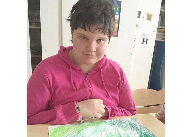 Autismin ja kehitysvammansa vuoksi Milka Nevalainen tarvitsee jatkuvasti apua.
