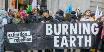 Extinction Rebellion -liike järjesti viime viikon perjantaina mielenosoituksen Australian suurlähetystön luona Lontoossa.