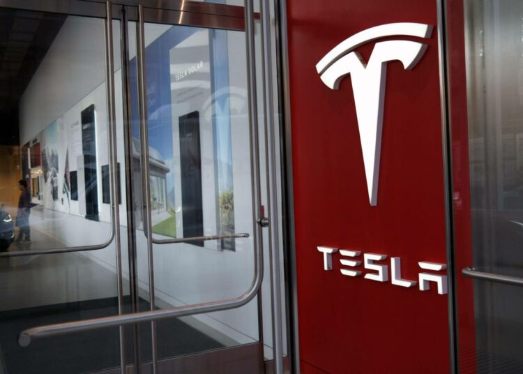 Sähköautoja valmistavan Teslan pääomistajan Elon Muskin omaisuus on tämän vuoden aikana kasvanut 76:sta miljardista yli 100 miljardiin dollariin.