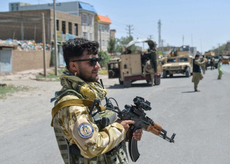 Taleban pyrkii valtaamaan etenkin Kandaharin ja Lashkar Gahin kaupunkeja.