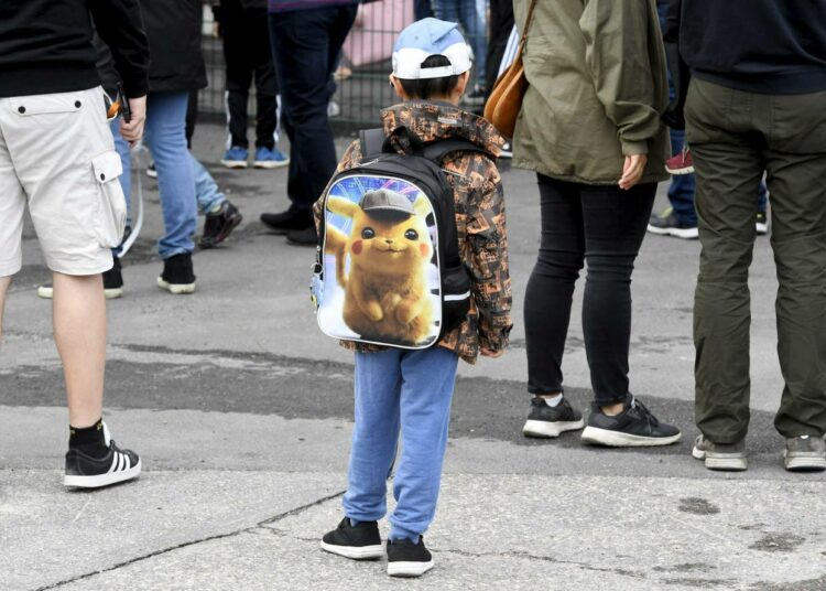 Erityisen hankalassa tilanteessa pienten koululaisten kanssa ovat yksinhuoltajat, varsinkin, jos turvaverkot puuttuvat.