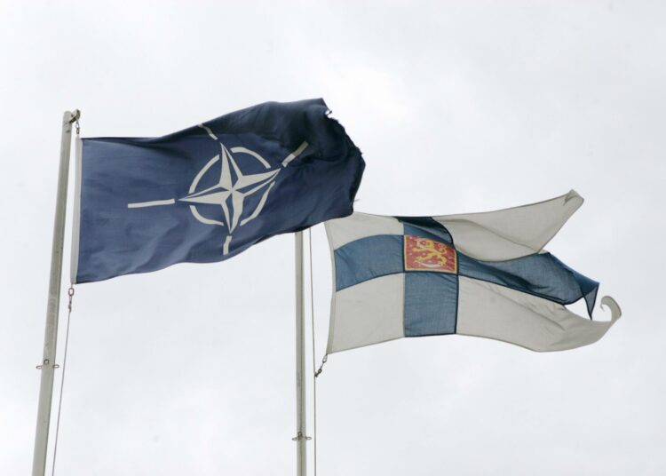 Suomen Nato-päätökseen on enää muutamia päiviä. Uutuuspamfletilla halutaan vaikuttaa ainakin siihen, että Suomi asettaisi jäsenyydelle reunaehtoja.