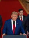 Yhdysvaltain presidentti Donald Trump kertoi sunnuntaina Yhdysvaltain iskuista. Hänen taustallaan ovat varapresidentti JD Vance (vas.), ulkoministeri Marco Rubio (kesk.) ja puolustusministeri Pete Hegseth.