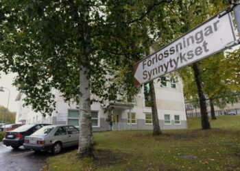 Helsingin ja Uudenmaan Sairaanhoitopiiri HUS päätti maanantaina, että Raaseporissa sijaitsevan Tammisaaren sairaalan kuulu synnytysosasto lopetetaan kesäkuun alusta.