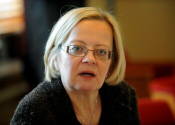 Puolusihteeri Sirpa Puhakka.