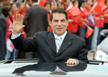 Tunisian viime perjantaina syrjäytetty presidentti Zine El Abidine Ben Ali lokakuussa 2009 otetussa kuvassa.