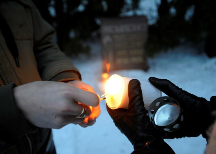 Suomalaiset polttavat kynttilöitä miljoonia kiloja vuodessa.