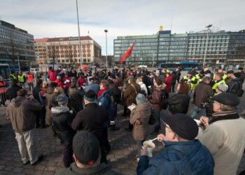 AKT:n hallitus toteutti Hakaniemen torille torstaiaamuna rauhalliseen mielenilmaisuun kokoontuneen joukon tahdon.