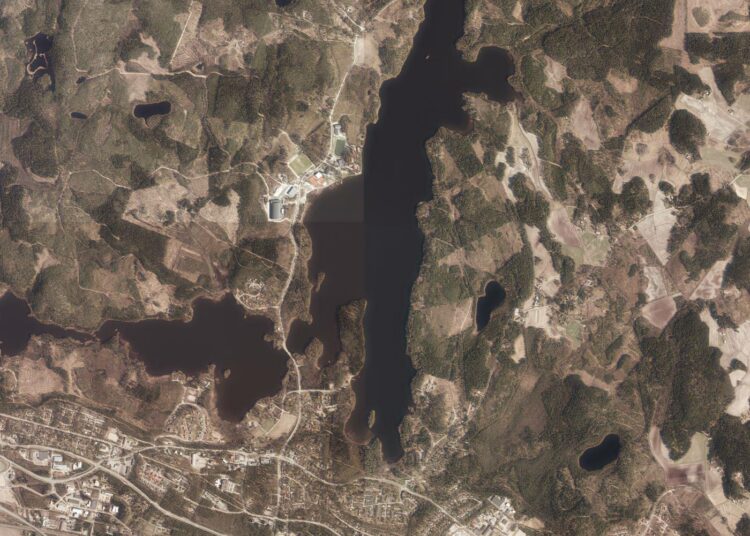Ilmakuvasta valmistettu värillinen ortokuva.