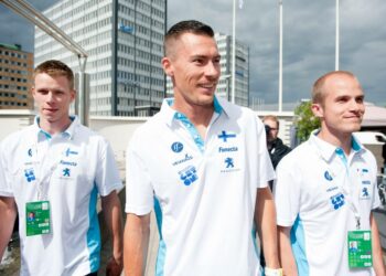 Roni Ollikainen (vas.) on mitalisuosikki EM-kisojen pituushypyssä. Tommi Evilä (keskellä) ja Mikko Kivinen lähtevät haastamaan.