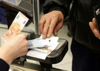 Euroalue on deflaatiossa ja tunnettujen talousbloggarien mukaan syynä ovat talouspolitiikan virheet.