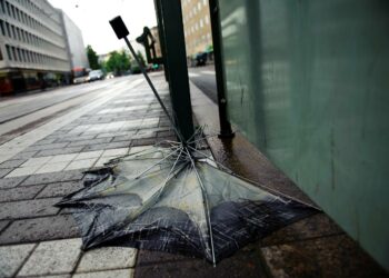 Rauhanliitto ja Sadankomitea ovat huolissaan hyvinvointierojen ja ilmastonmuutoksen tuomista turvallisuusuhista Suomelle.