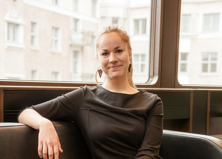 Hanna Sarkkiselle tärkeitä asioita eduskunnassa ovat muun muassa tulo- ja terveyserojen kaventaminen, tasa-arvon lisääminen ja ympäristöasiat.