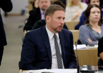 Vasemmistoliiton puheenjohtaja, kansanedustaja Paavo Arhinmäki.